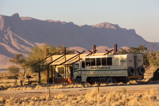 Kiboko Adventures Safari Truck in der Namib Wüste