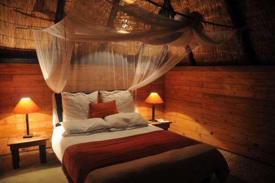 Blick in das Zimmer der Miombo Safari Lodge im Hwange National Park