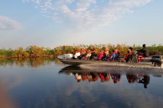 Bootstransfer auf dem Okavango Fluss