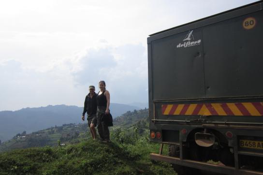 Panorama in den Rwenzori Mountains mit Drifters Safari Teilnehmern Expeditions Truck