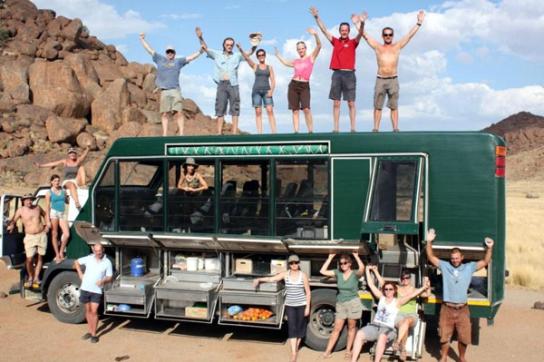 Safari Gruppe ideal auch fuer Allenreisende Afrika Besucher