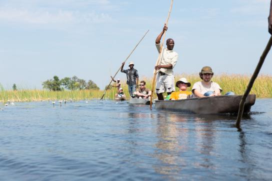 Fahrt mit dem Mokoro durch das Okavango Delta in Botswana