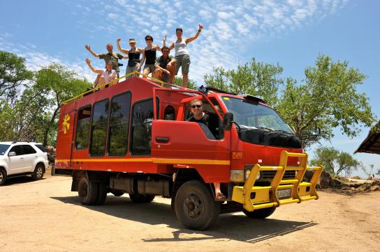 Reisegruppe auf dem Sunways Safari Truck