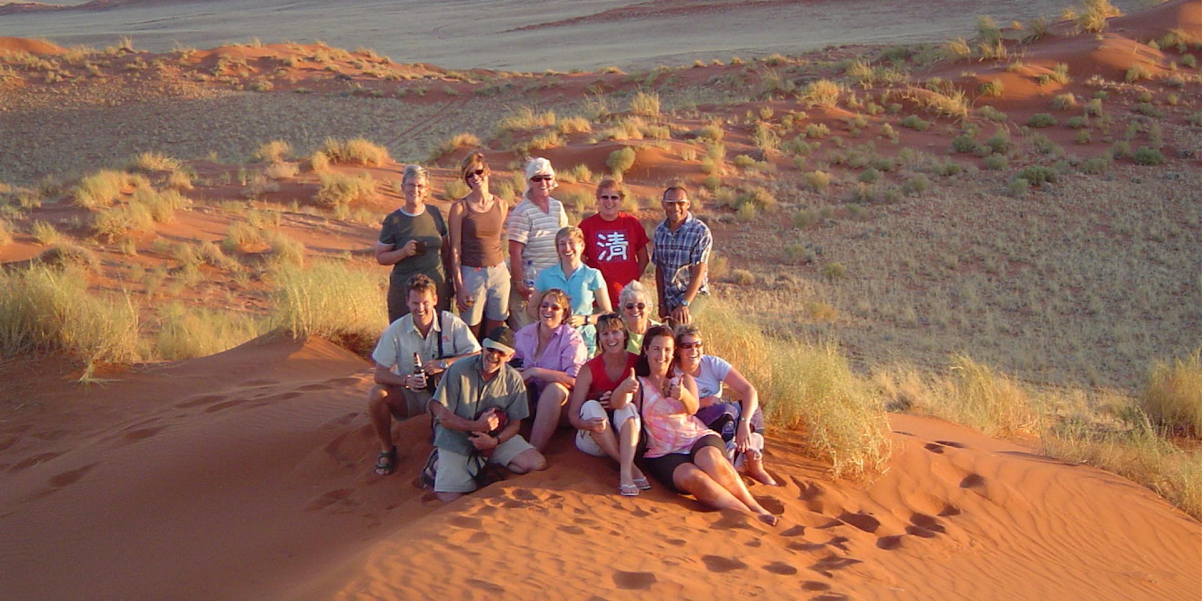 Afrika alleine bereisen: Gruppenreisen für Einzelreisende &amp; Alleinreisende nach Afrika? Gemeinsamer Besuch der Namib Wüste
