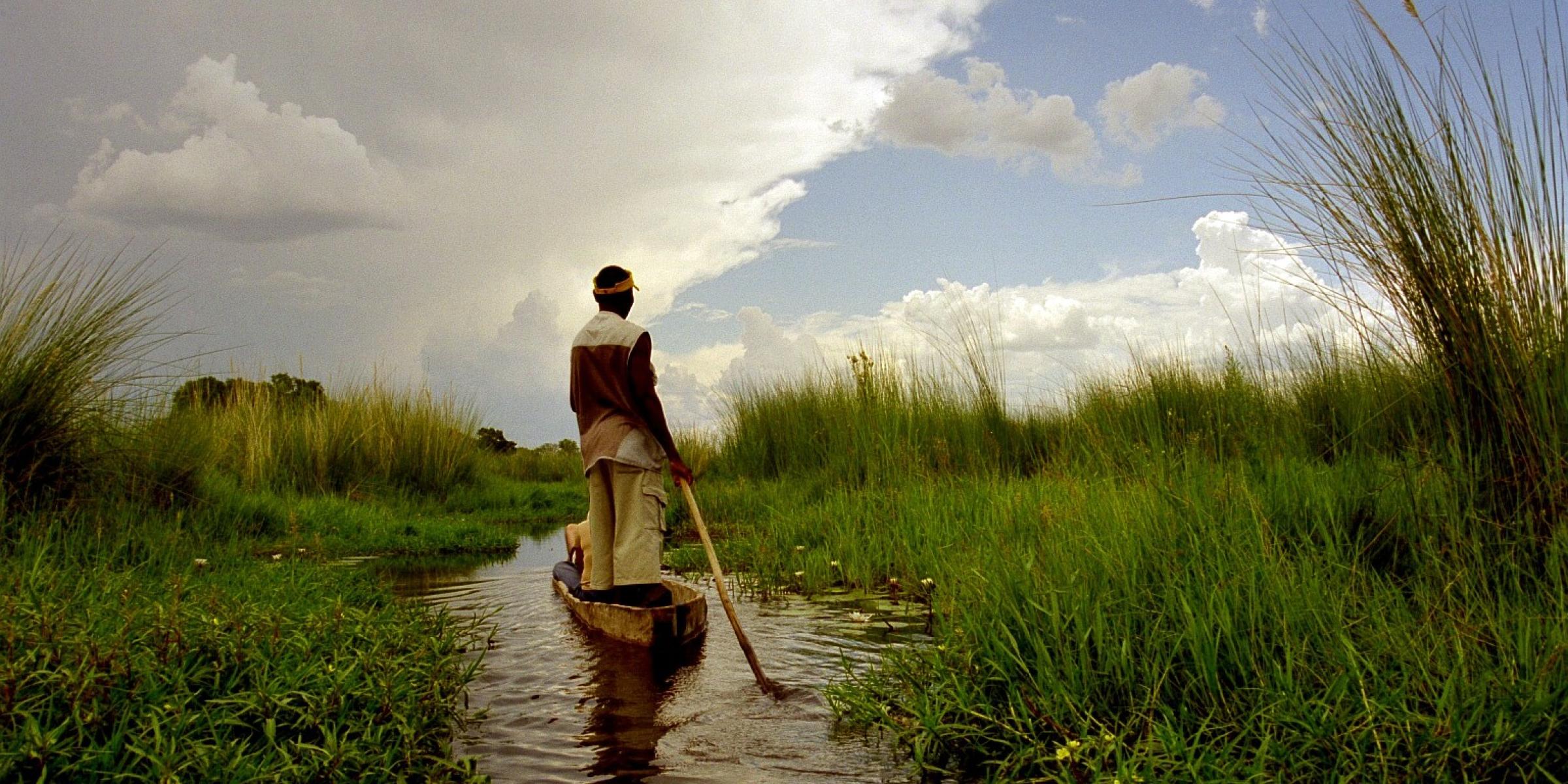 Botswana  Reisen: Im Boot durch das Okavango Delta fahren und auf einer Botswana Reise die einmalige Tierwelt erleben