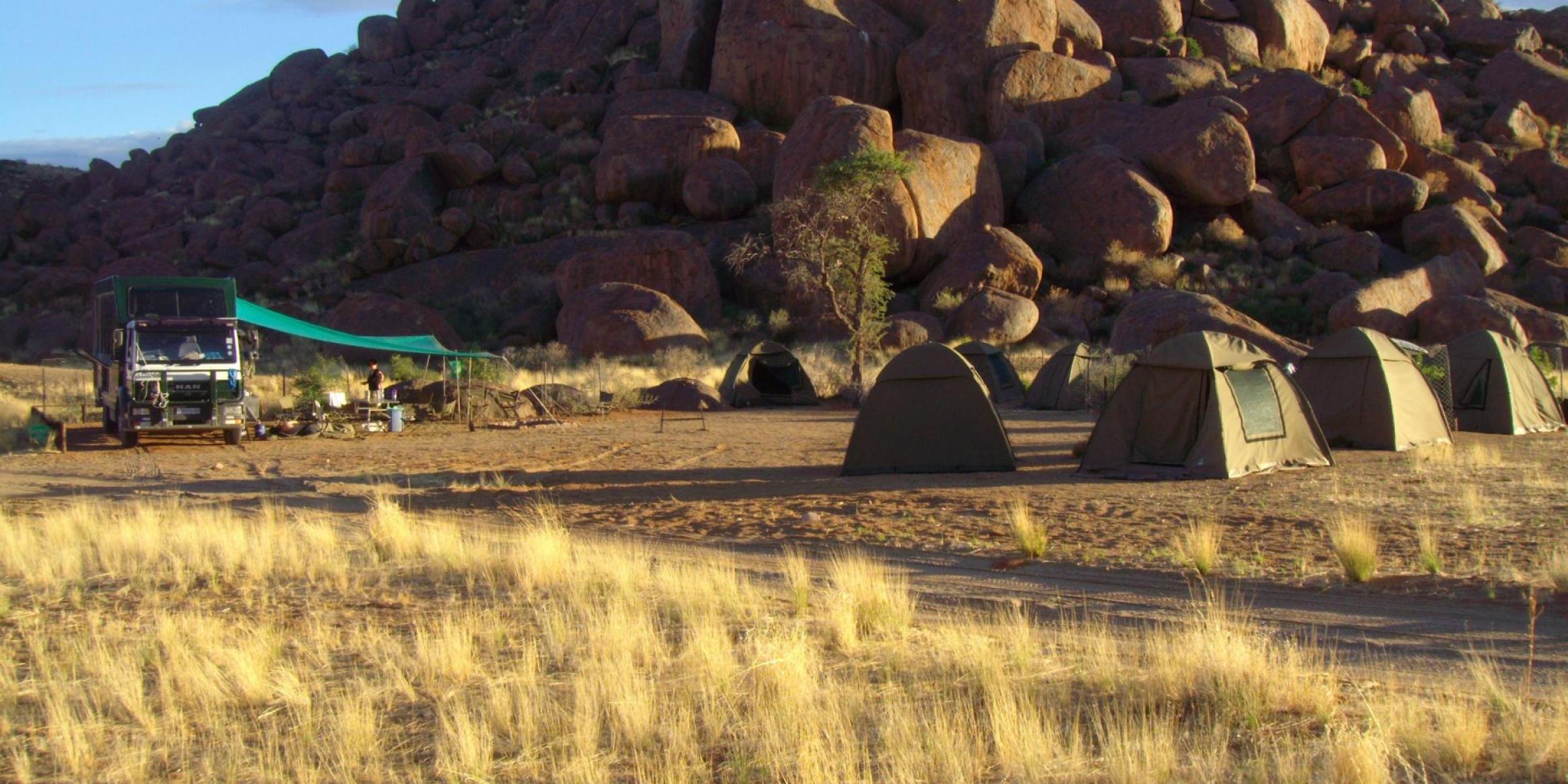 Camping Safari: Afrika auf einer Camping Safari mit Zelt und Truck entdecken. Camping Safari Touren durch die Namib Wüste, das pure Afrika Abenteuer